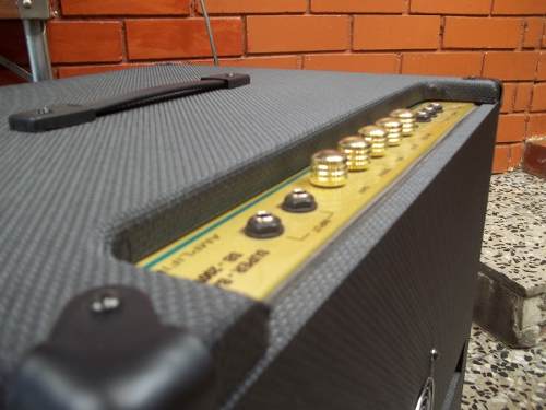 Amplificador Para Bajo Leividelectronic Super Bass 200w
