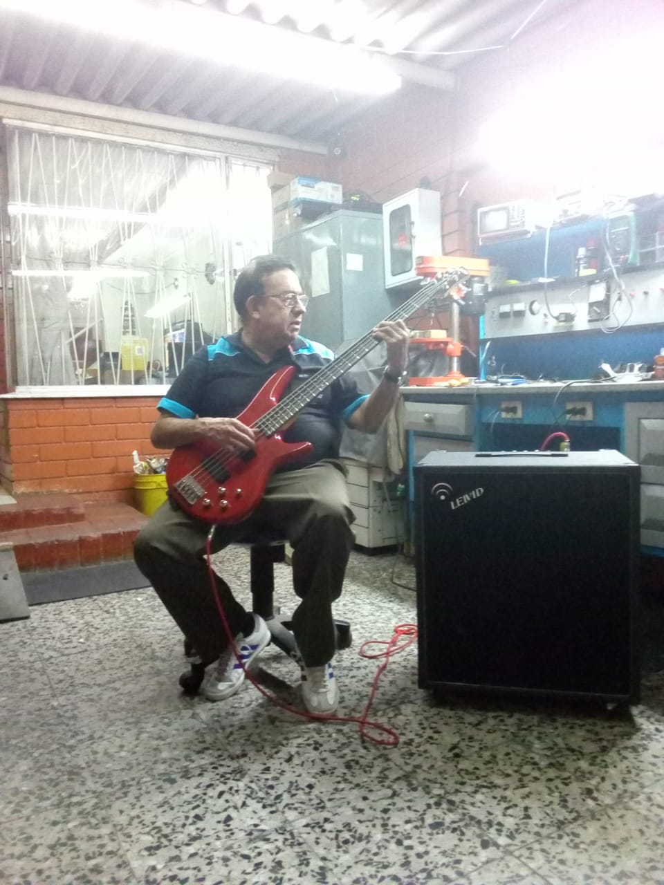 AMPLIFICADOR DE BAJO SUPER BASS SB-100W  LEIVID