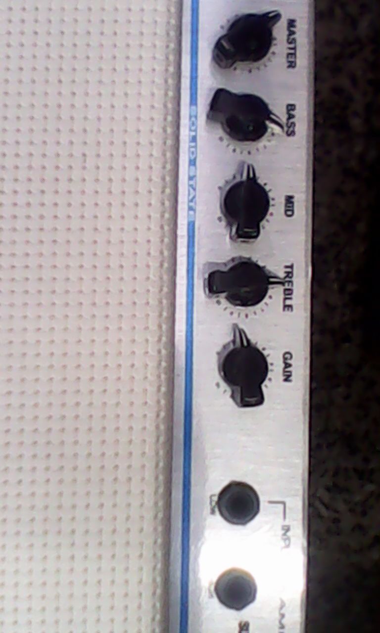 AMPLIFICADOR DE BAJO DE 200W SB-200W CONTROLES ARRIBA
