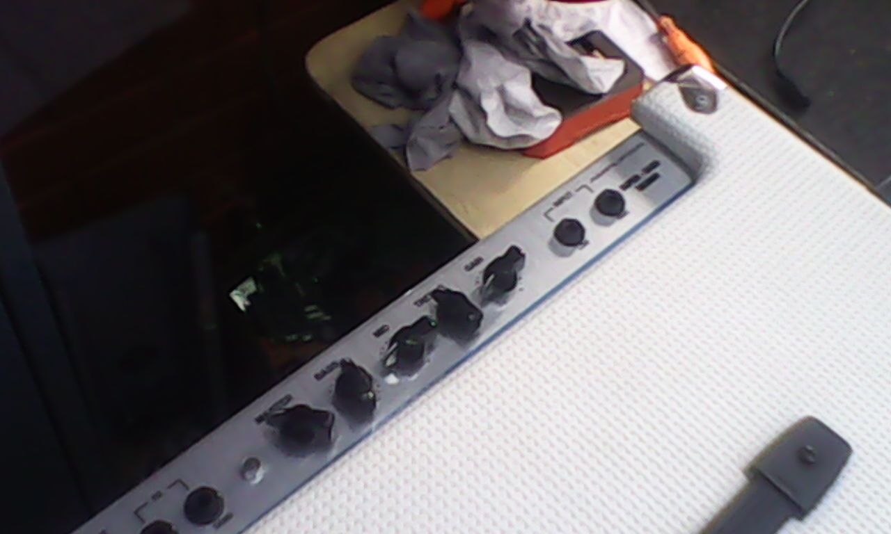 AMPLIFICADOR DE BAJO DE 200W SB-200W CONTROLES ARRIBA